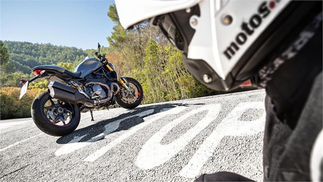 Ducati Monster 1200 S