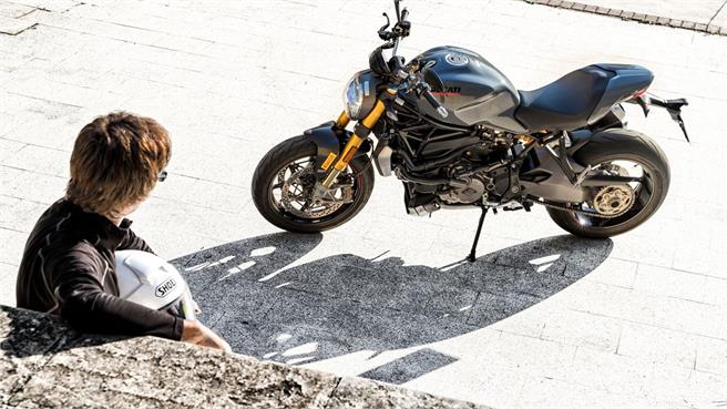 Ducati Monster 1200 S