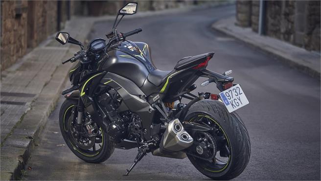 Honda CB 1000R+ versus Z 1000 R Edition