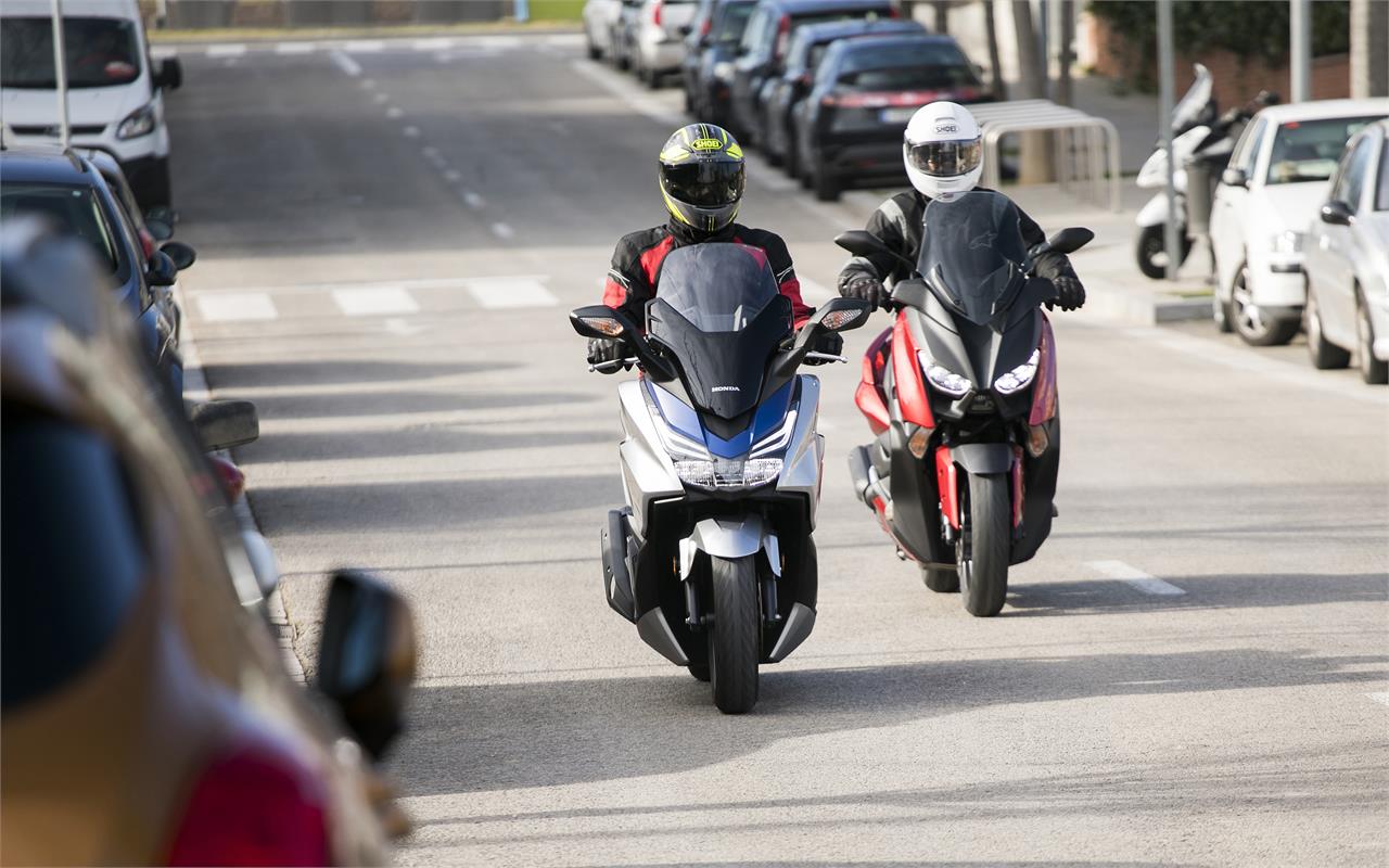 Honda Forza 125 vs Yamaha X-MAX 125: Para inconformistas