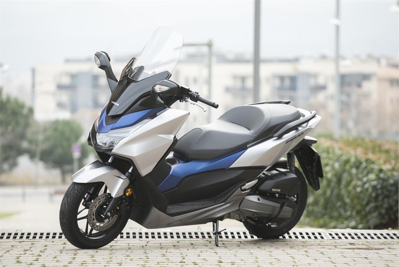 Honda Forza 125 vs Yamaha XMAX 125 Para inconformistas Noticias