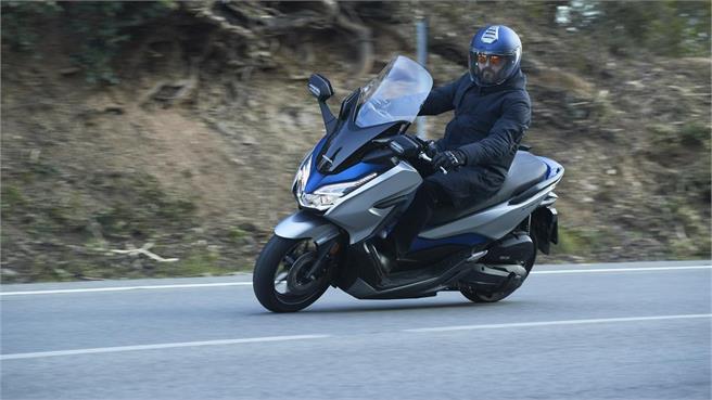 Honda Forza 125: Más lujoso y equipado