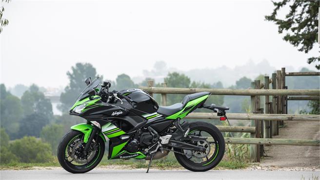 Honda CBR 500R versus Kawasaki Ninja 650