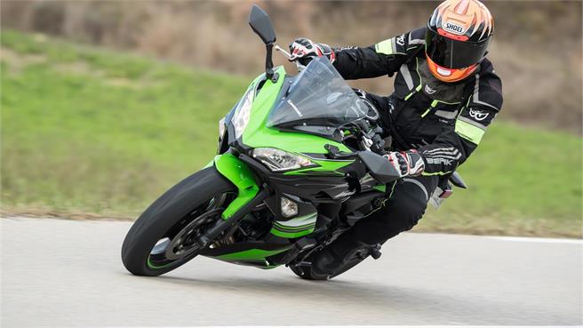 Honda CBR 500R versus Kawasaki Ninja 650