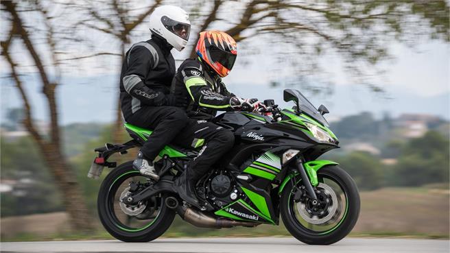 Honda CBR 500R versus Kawasaki Ninja 650