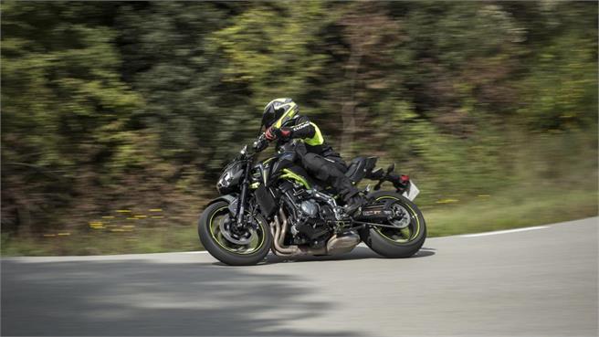 Kawasaki Z900 vs Suzuki GSX-S 750