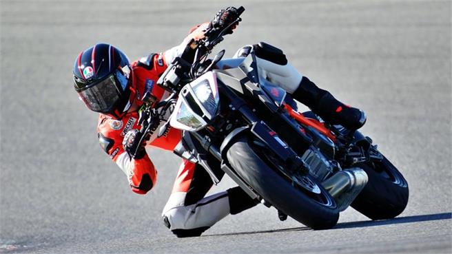 Las mejores pruebas y comparativos de Motos naked