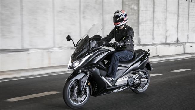 KYMCO AK 550: Ataque al segmento