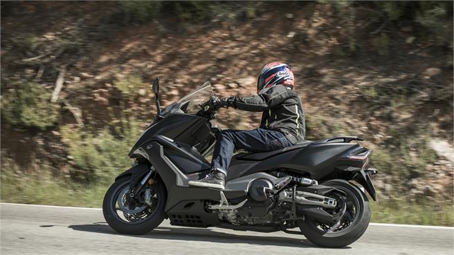 KYMCO AK 550: Ataque al segmento