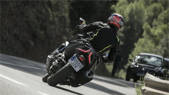 KYMCO AK 550: Ataque al segmento