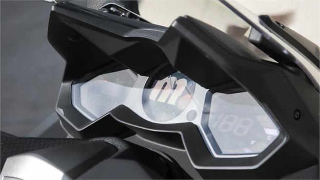 KYMCO AK 550: Ataque al segmento