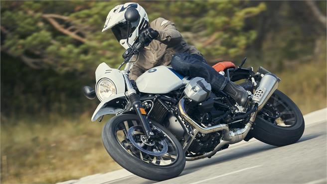 R nineT Urban G/S vs. Moto Guzzi V85 TT