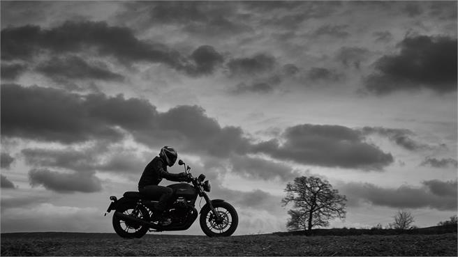 Moto Guzzi V7 III Stone