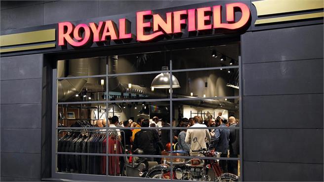 Royal Enfield pisando fuerte