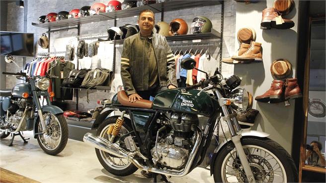 Royal Enfield pisando fuerte