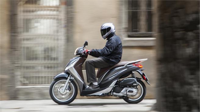 Piaggio Medley vs. Yamaha Tricity