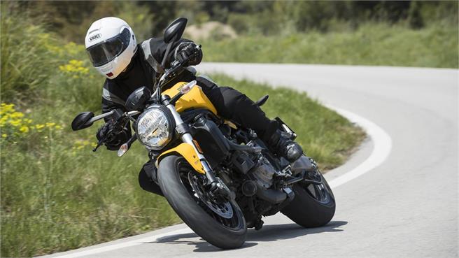 KTM 790 Duke, Ducati Monster 821, Triumph Street Triple R y Yamaha MT09 SP