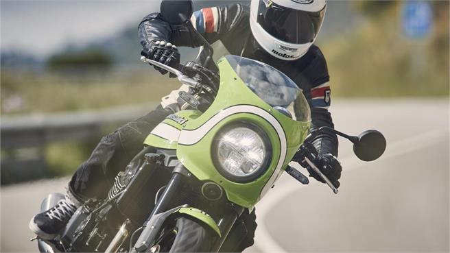 BMW nineT Racer vs Kawasaki Z900RS Cafe