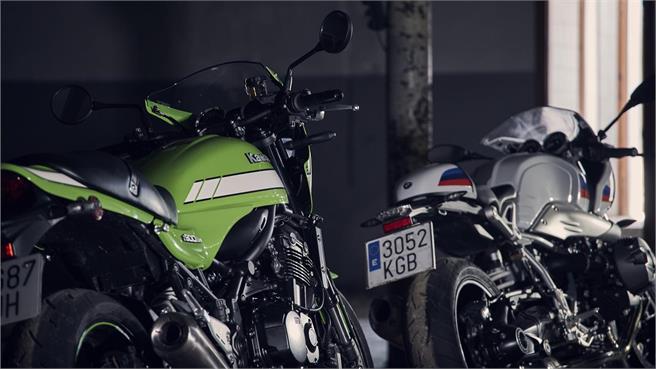 BMW nineT Racer vs Kawasaki Z900RS Cafe