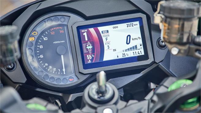 Kawasaki H2 SX SE vs Z1000 SX