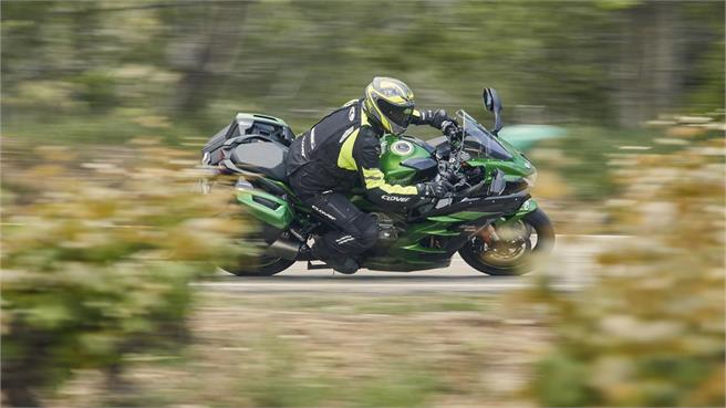 Kawasaki H2 SX SE vs Z1000 SX