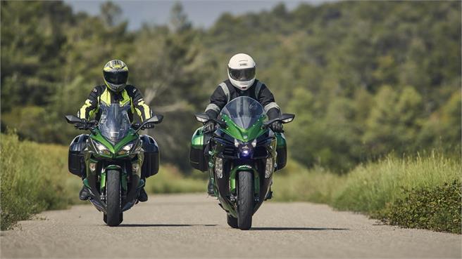 Kawasaki H2 SX SE vs Z1000 SX