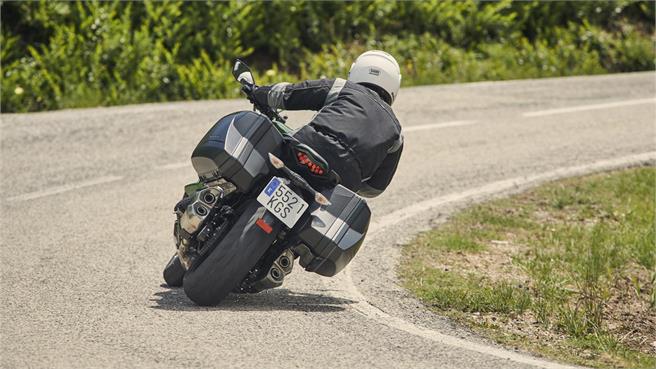 Kawasaki H2 SX SE vs Z1000 SX