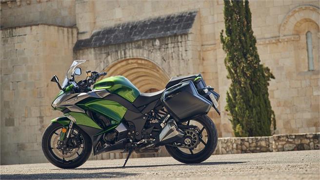 Kawasaki H2 SX SE vs Z1000 SX