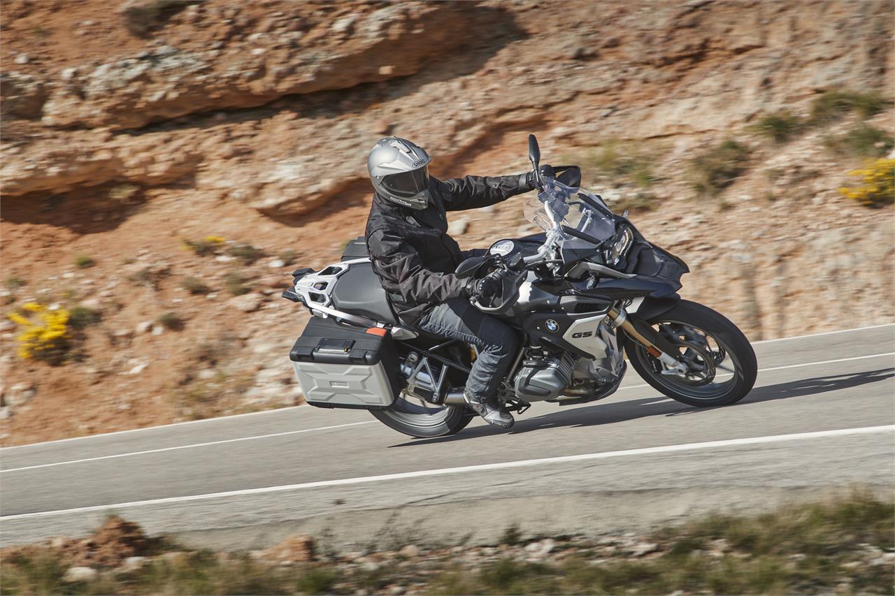 bmw gs 1250 vs kawasaki versys 1000