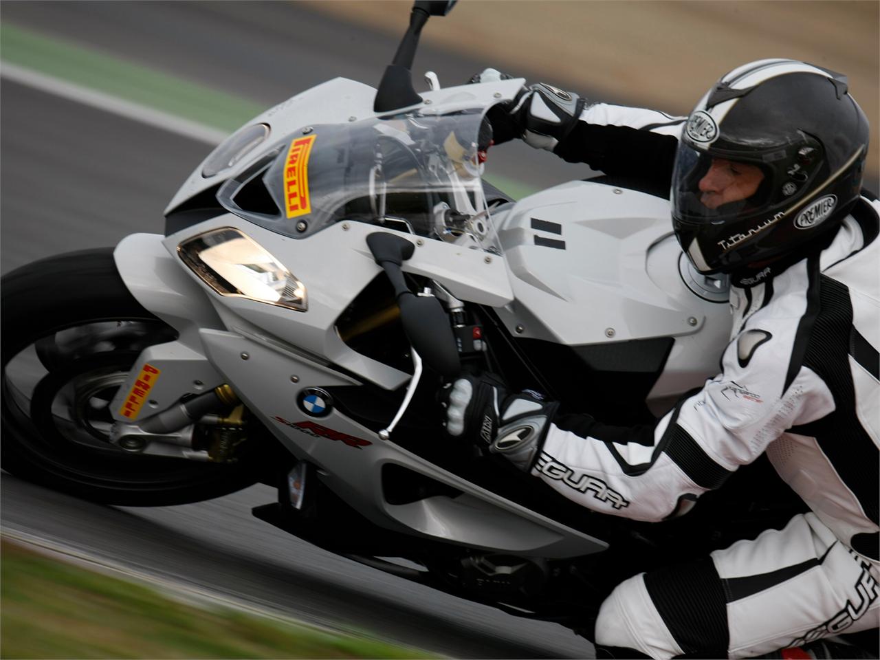 Pirelli Diablo Rosso II: Cuando el diablo se viste de rojo | Noticias ...