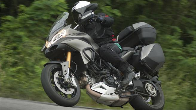 Comparativo Ducati MTS 1200S Touring / KTM 990 SMT
