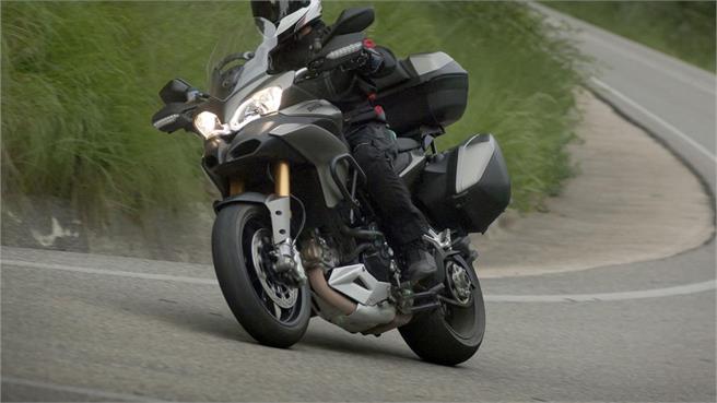 Comparativo Ducati MTS 1200S Touring / KTM 990 SMT