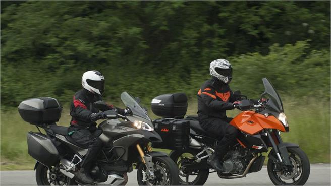 Comparativo Ducati MTS 1200S Touring / KTM 990 SMT