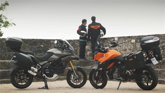 Comparativo Ducati MTS 1200S Touring / KTM 990 SMT