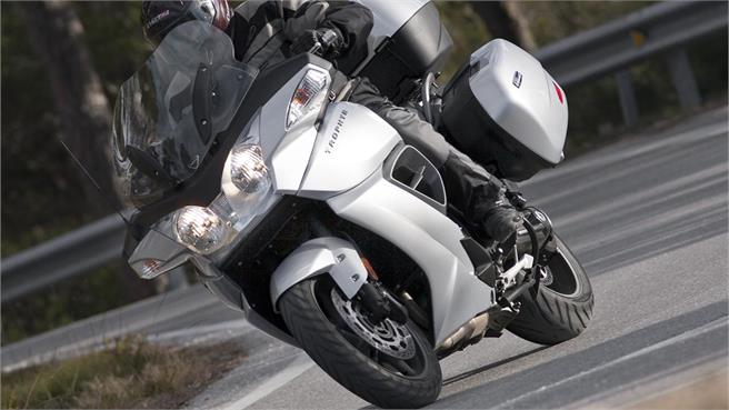 Triumph Trophy SE vs BMW R 1200 RT