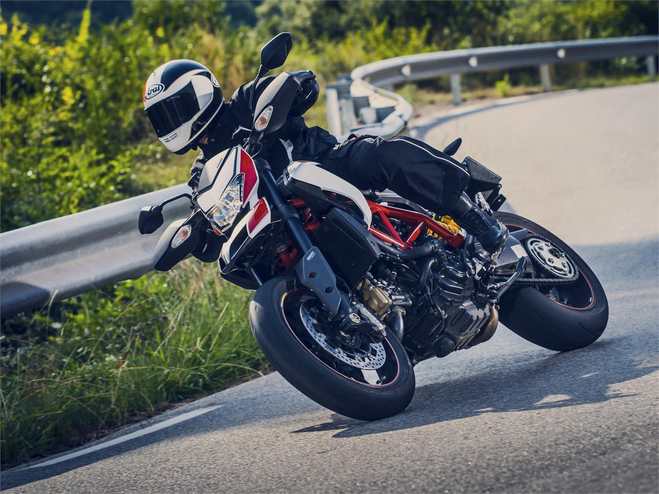 Ducati Hypermotard SP vs Husqvarna Nuda 900 R Noticias