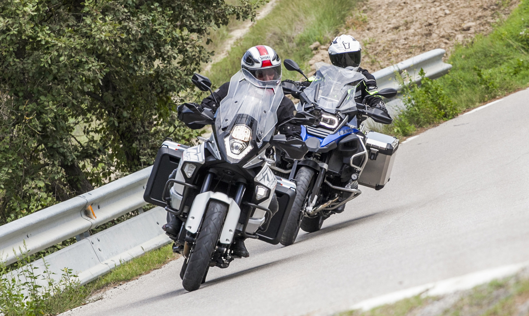bmw r1250gs vs ktm 1290 super adventure r