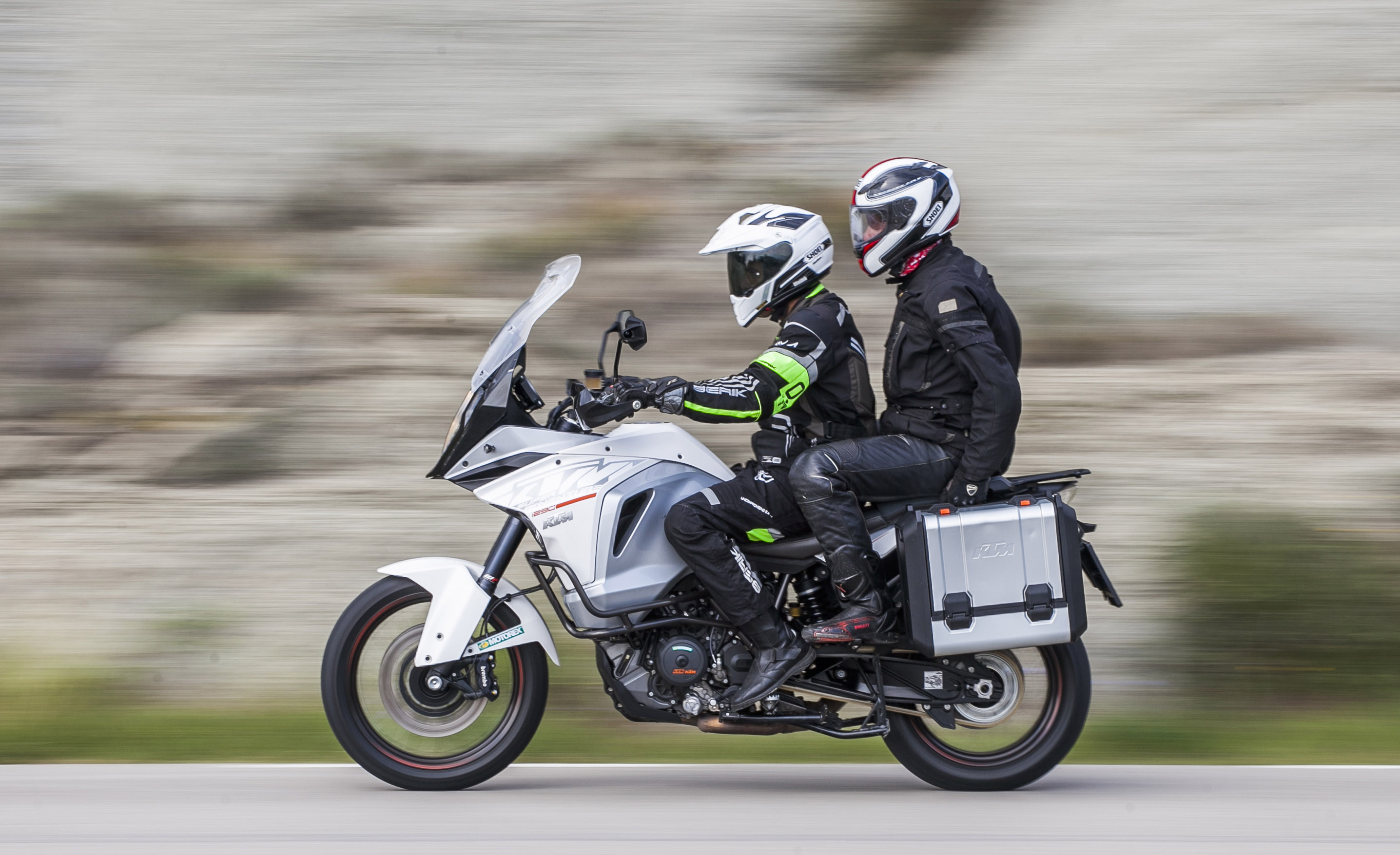 bmw r 1250 gs vs ktm 1290 super adventure