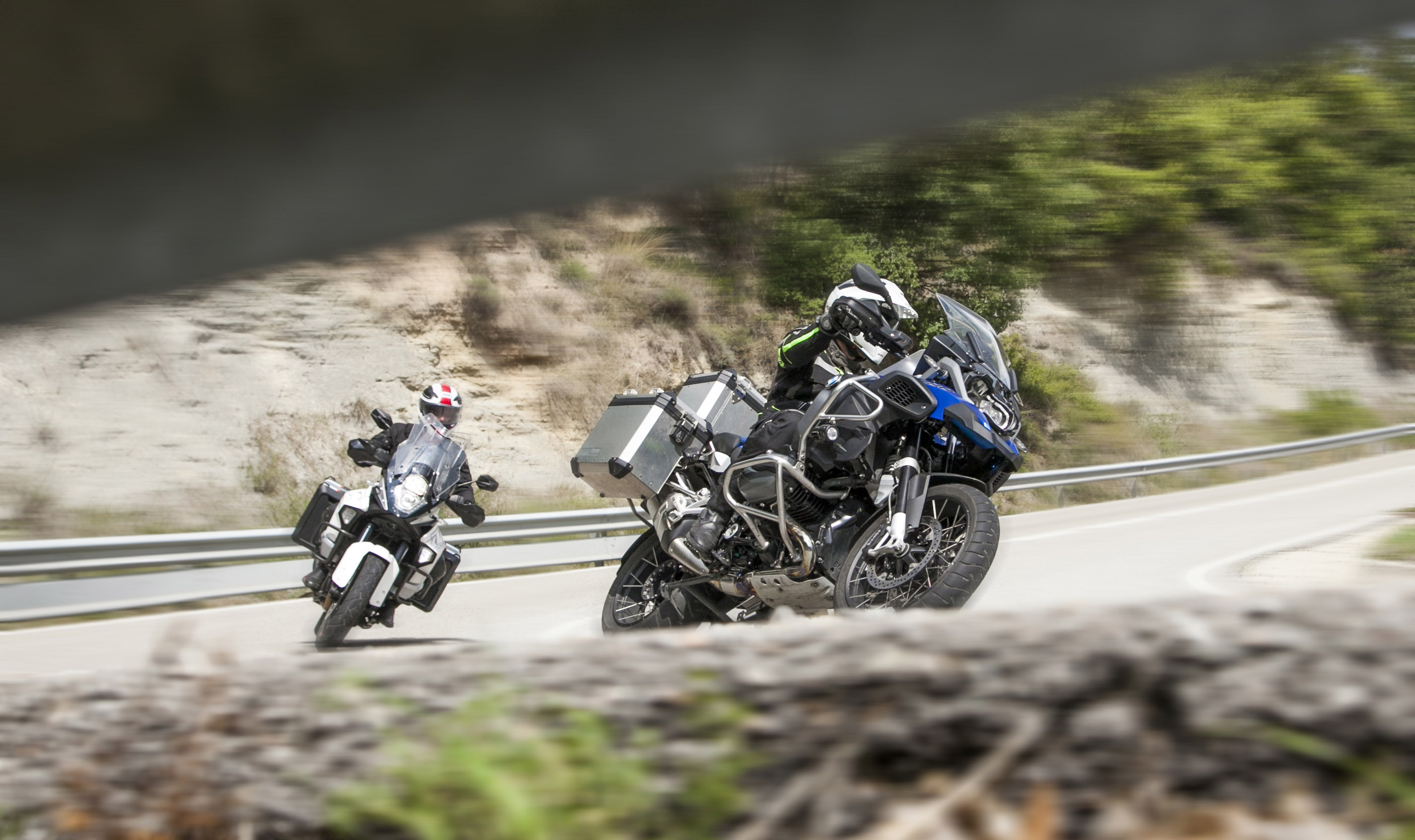 ktm 1290 super adventure r vs bmw r1250gs