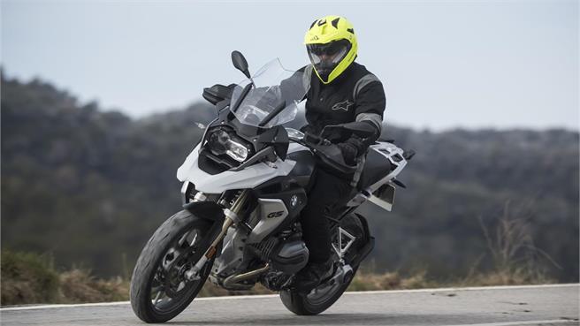BMW R 1200 GS vs Triumph Tiger 1200 XRT