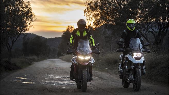 BMW R 1200 GS vs Triumph Tiger 1200 XRT