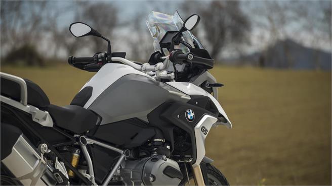 BMW R 1200 GS vs Triumph Tiger 1200 XRT