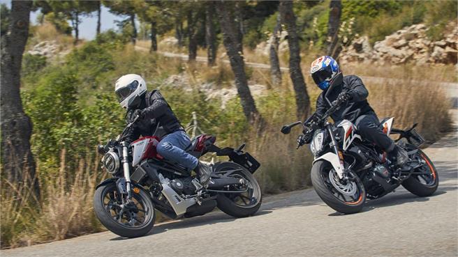 Honda CB125R vs KTM 125 Duke