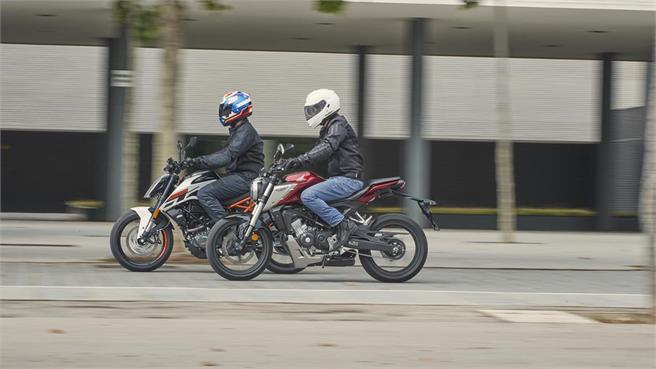 Honda CB125R vs KTM 125 Duke