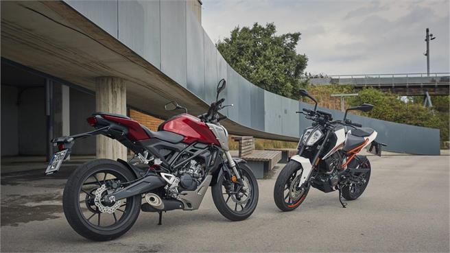 Honda CB125R vs KTM 125 Duke