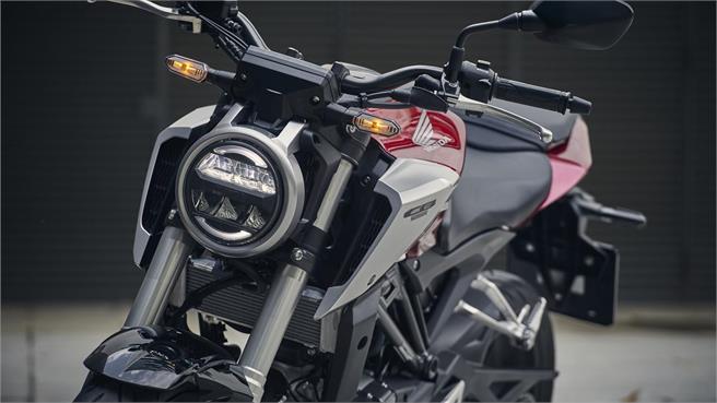 Honda CB125R vs KTM 125 Duke