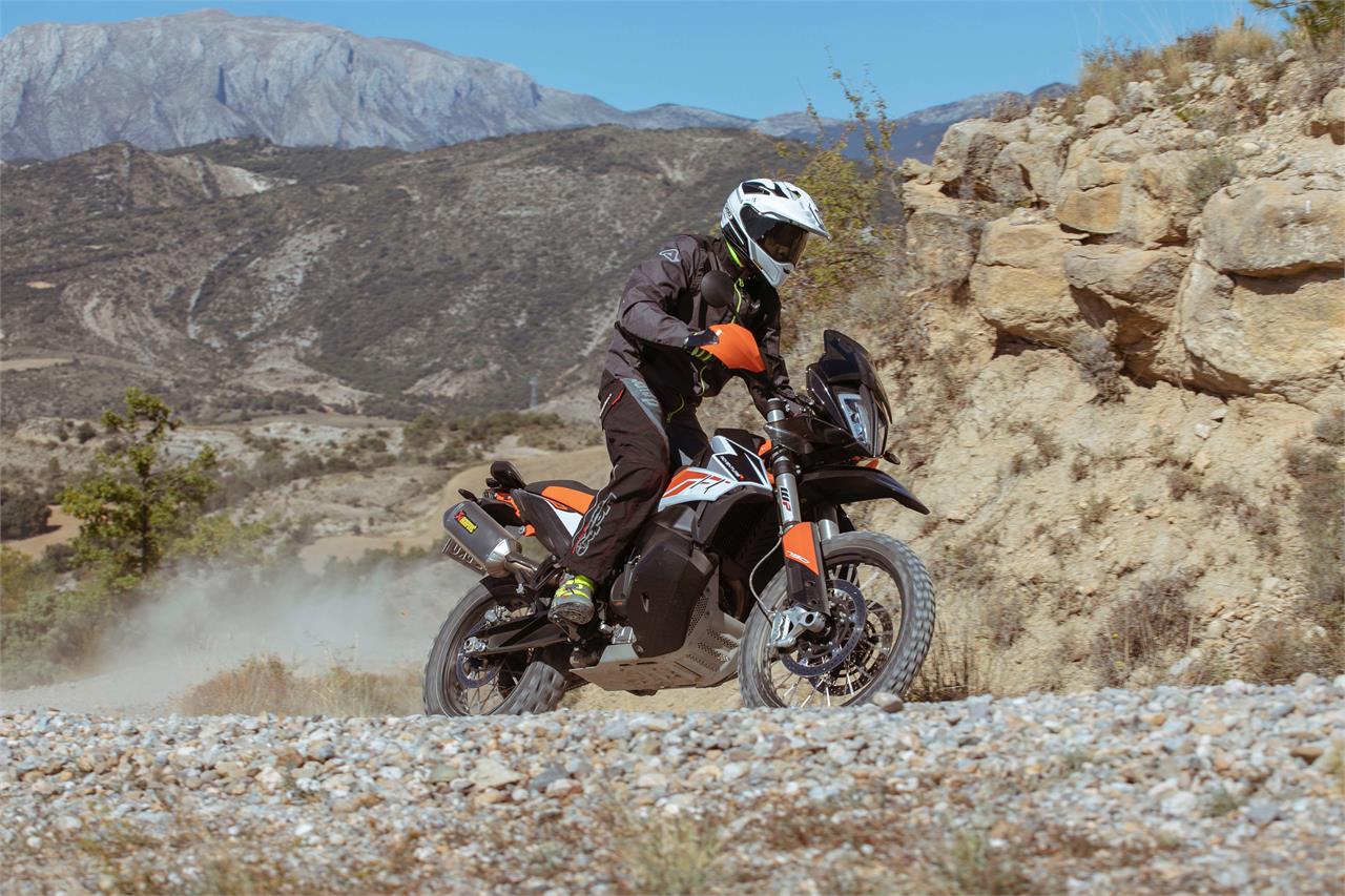 ktm 790 adventure r vs yamaha tenere 700