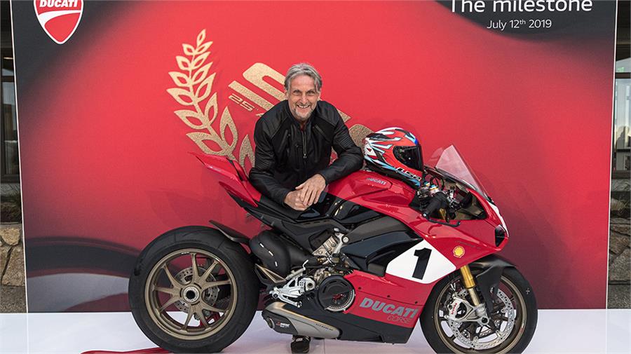 Ducati Panigale V4 25°Anniversario 916: Honrando su historia en