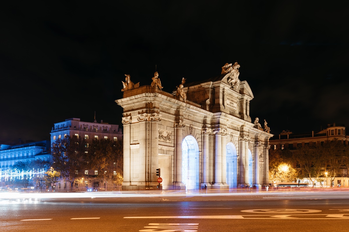 El toque de queda será válido entre las 23:00 de la noche y las 6:00 de la mañana.