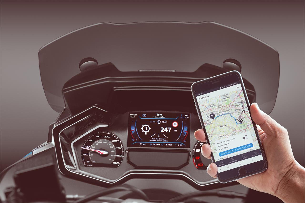 El cuadro de instrumentos del Peugeot Metrópilis 400 Allure, con pantalla TFT a color y tecnología i-Connect, es el más sofisticado con diferencia.